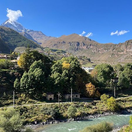 Hotel Stancia Kazbegi - City Center ภายนอก รูปภาพ