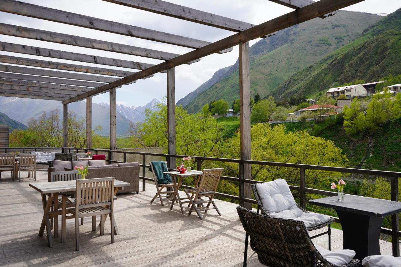 Hotel Stancia Kazbegi - City Center ภายนอก รูปภาพ