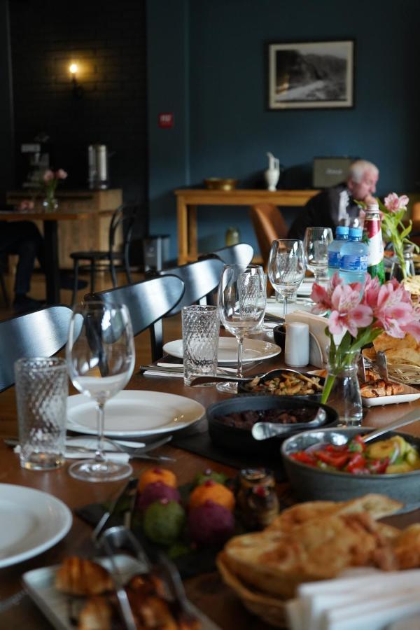 Hotel Stancia Kazbegi - City Center ภายนอก รูปภาพ