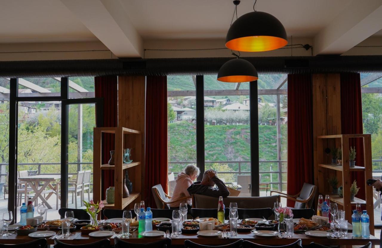 Hotel Stancia Kazbegi - City Center ภายนอก รูปภาพ
