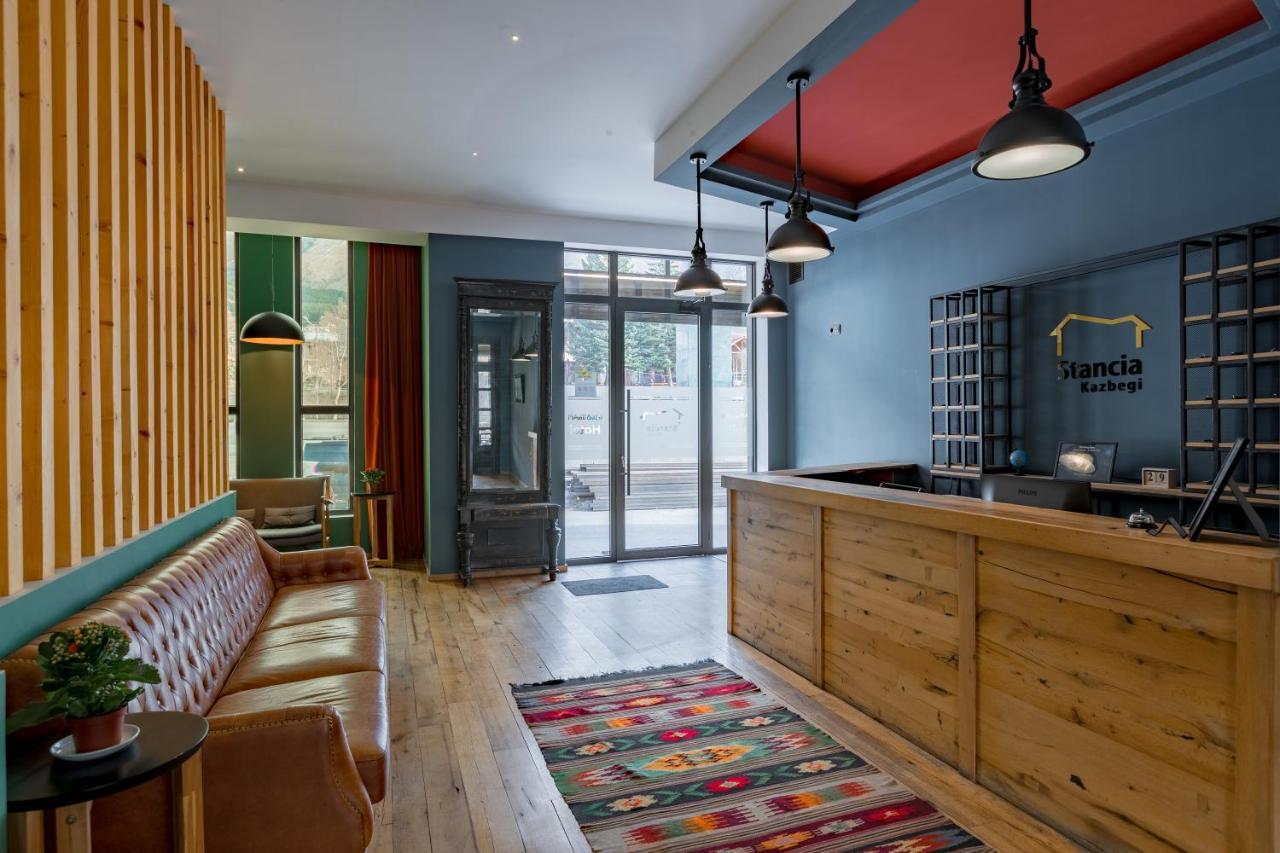 Hotel Stancia Kazbegi - City Center ภายนอก รูปภาพ