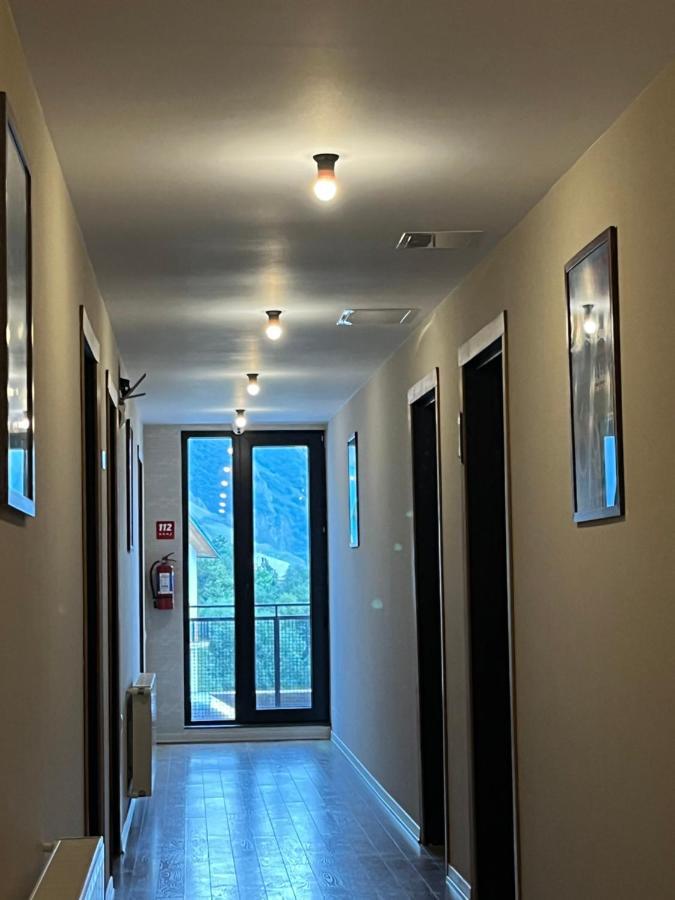 Hotel Stancia Kazbegi - City Center ภายนอก รูปภาพ