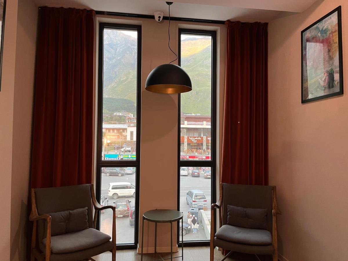 Hotel Stancia Kazbegi - City Center ภายนอก รูปภาพ